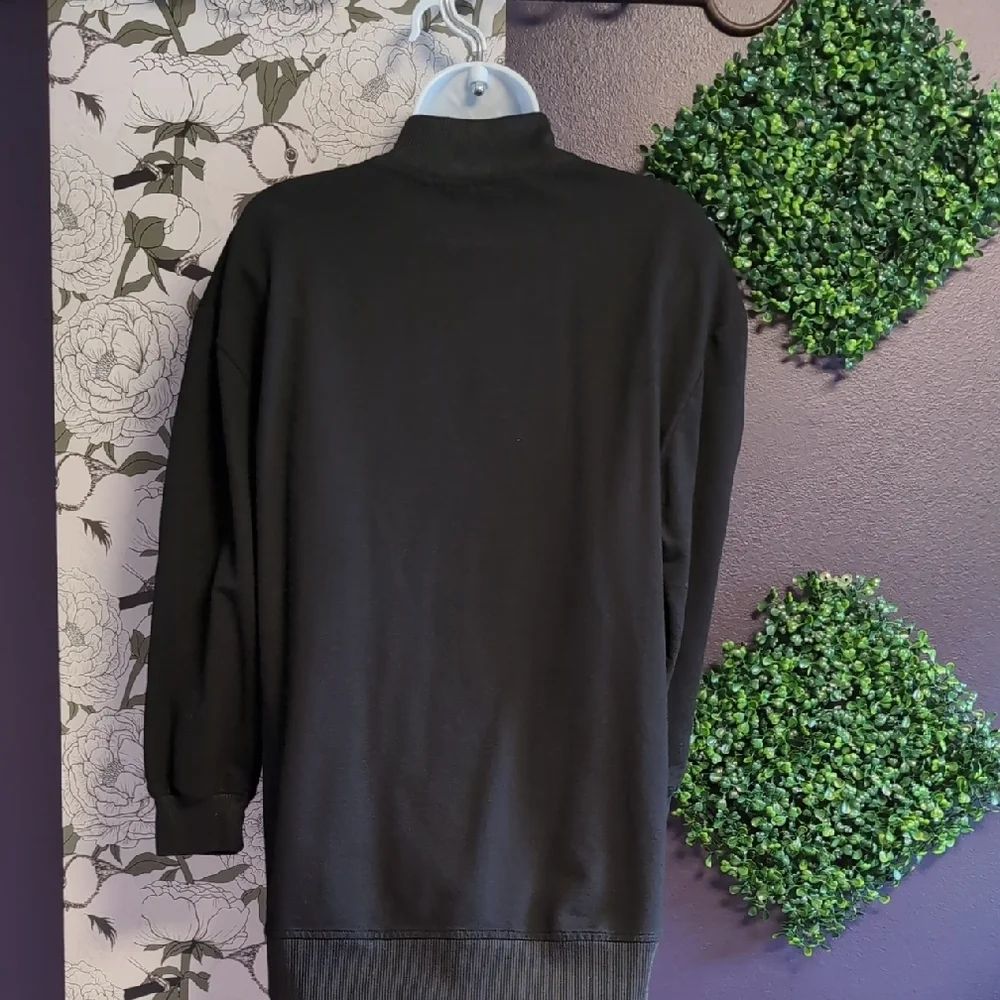 Cheetah Mouth Turtleneck Sweater - Picture 4 of 4